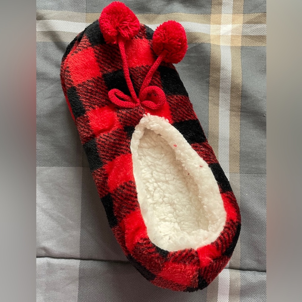 NWOT Cozy Red and Black Plaid Women's Slippers